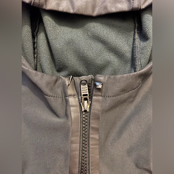 Men’s Black Lululemon Jacket - Picture 3 of 4